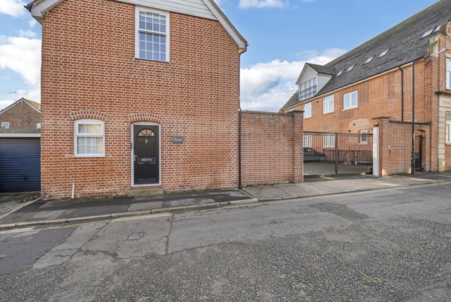 Long Brackland, Bury St Edmunds, IP33 1JH